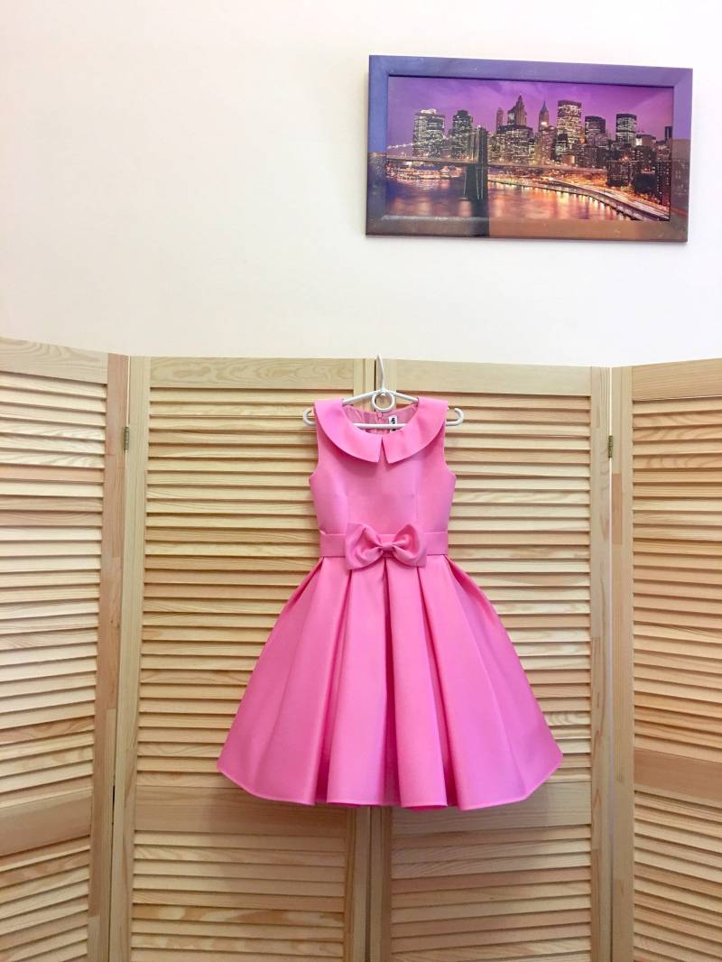 Pink Satin Festzug Kleid Schleifen Gürtel, Kragen, Maßanfertigung von TerskikhDesigner