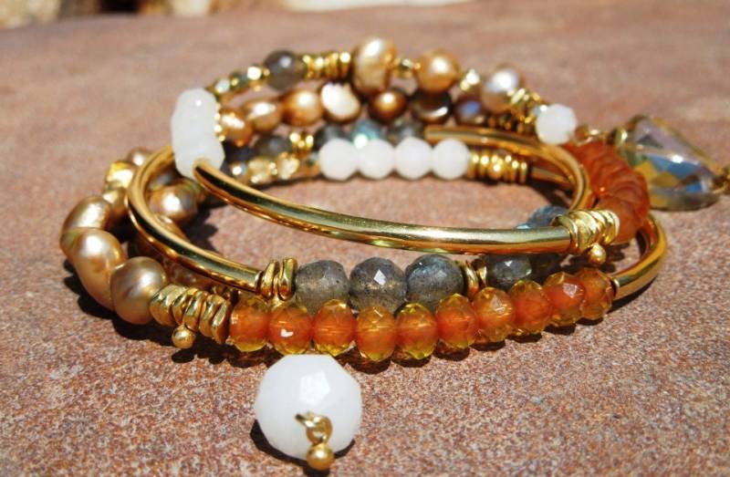 D'marie Gold Vermeil, Labradorit Edelstein, Süßwasserperlen Armband Wrap D'marie Gold Vermeil, Labradorit Edelstein, Süßwasserperlen Armband Wrap von Tesoribydmarie