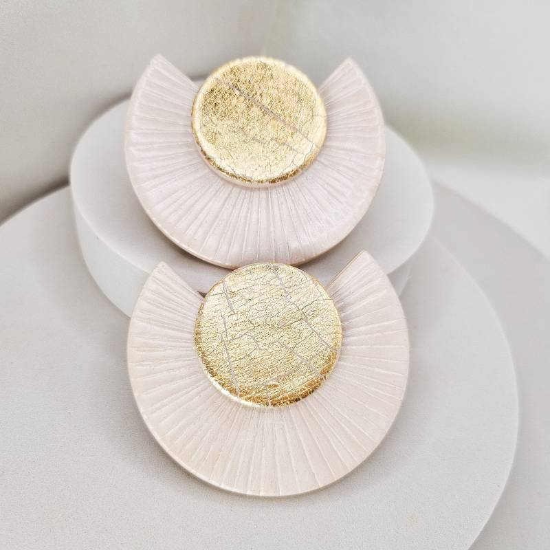 Übergroße Ohrstecker Ohrringe Schwarz Gold Polymer Clay, Statement Ohrstecker, Boho Chic Style, Eclectic Frauen Beige Lila Grün von TesoryJewelry