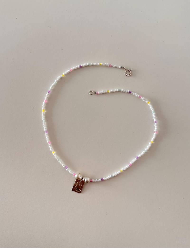 Handgemachte Perlenkette/Chocker Mit Miffy Silberanhänger - Zart, Verspielt Und Individuell Handgemachte Perlenkette/Chocker Mit Miffy Silberanhänger - Zart, Verspielt Und Individuell von TessHandmadeCreation