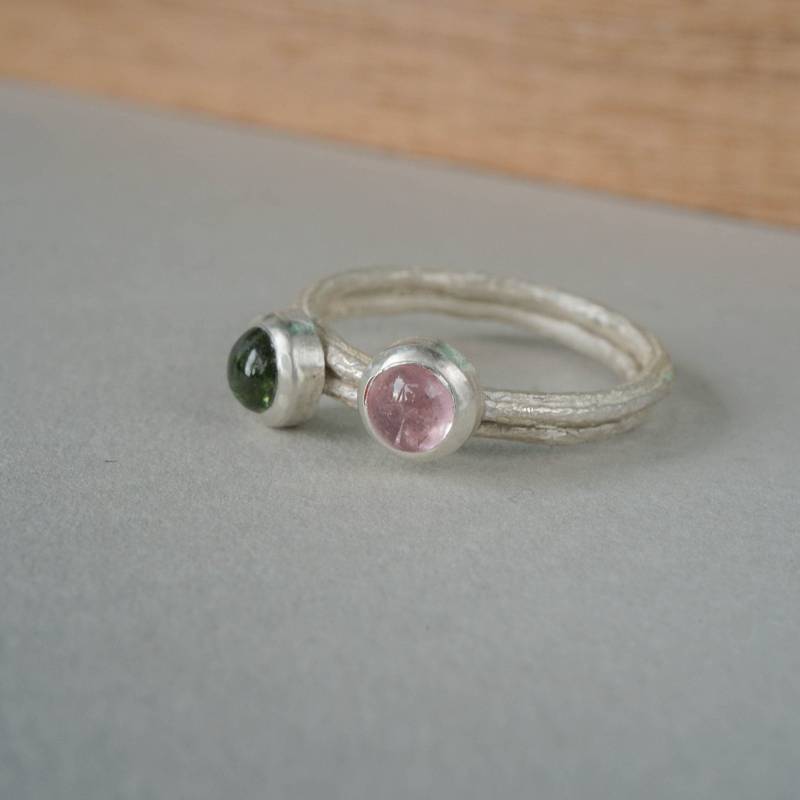 Silberner Stapelring. Astring Mit Edelsteinen Besetzt. Gefasste Astringe Turmalin Cabochon. Stapelring Besetzt von TessJewelsDesign