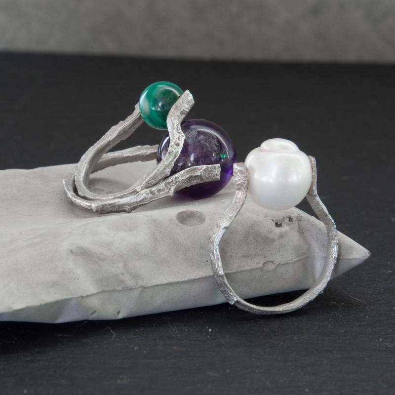 Zweig Ring Mit Großer Runder Perle. Weißer Perle Stein. Stapelbarer Silber Naturstein. Geschenk Zum Muttertag von TessJewelsDesign