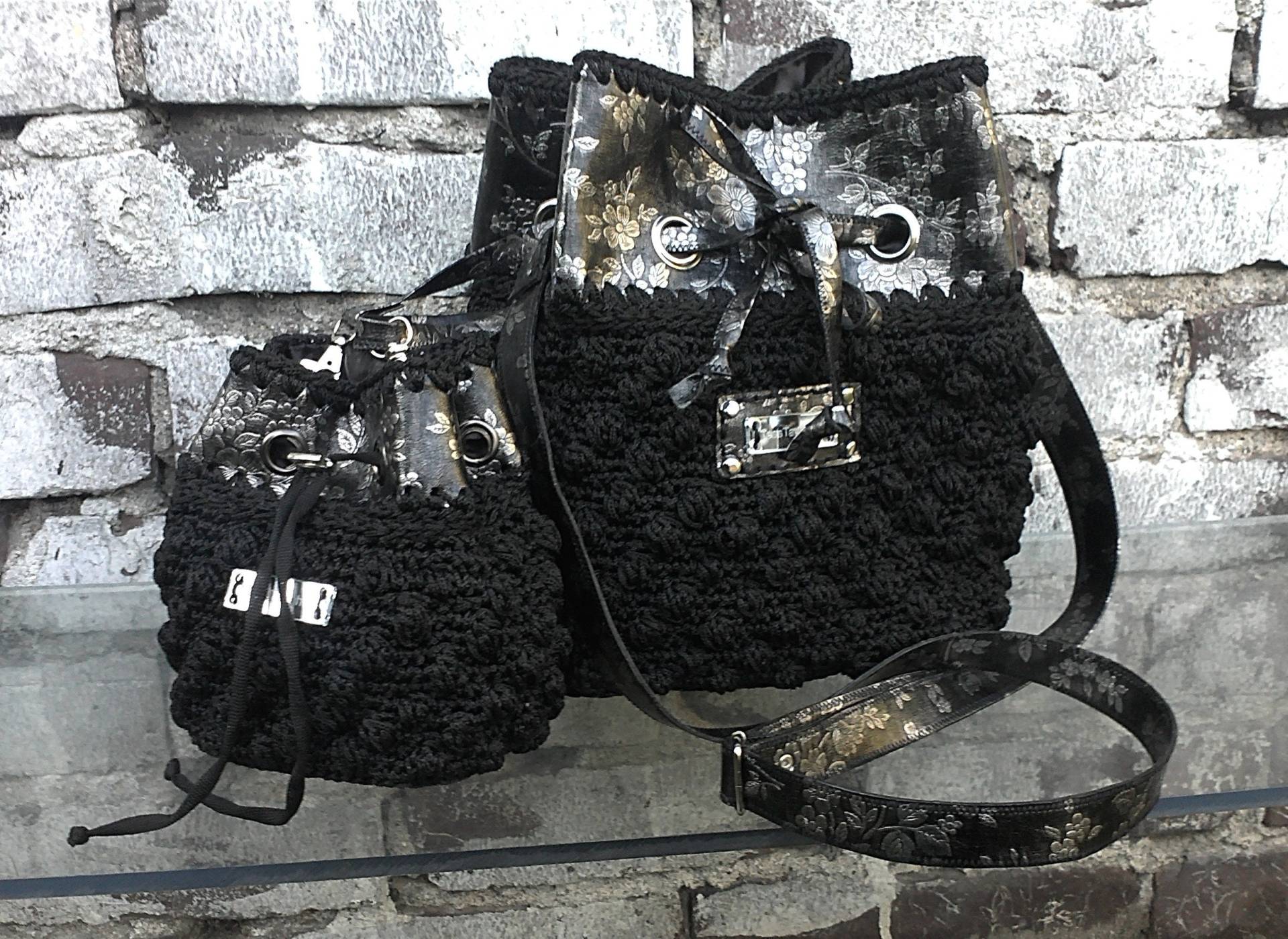 Black-Silver Crochet Hobo Bag & Purse Set With Floral Print Silver Roses. Vegan Leather Shoulder Black-Silver Crochet Hobo Bag & Purse Set With Floral Print Silver Roses. Vegan Leather Shoulder von TessTaschen
