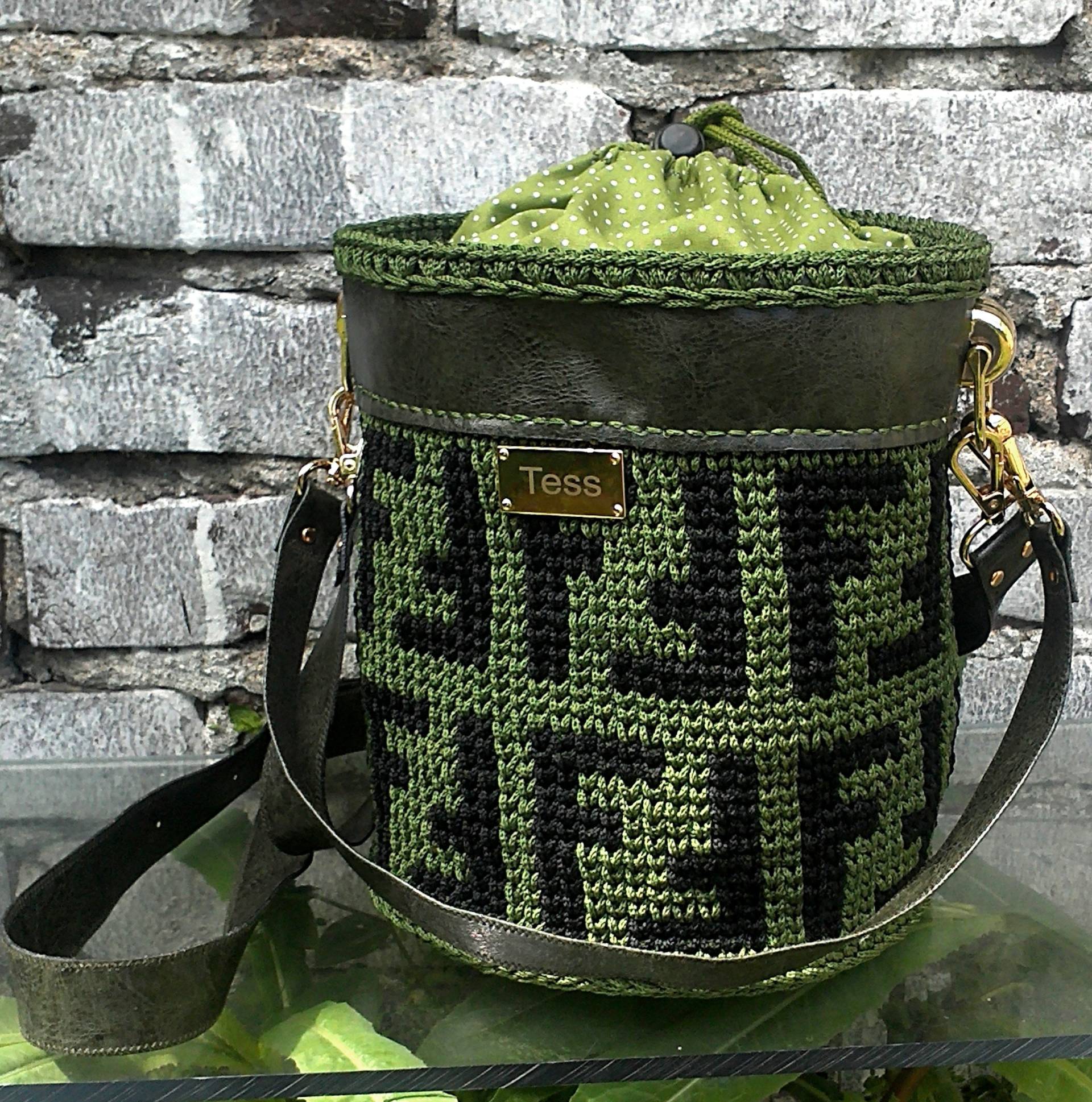 Crocheted Bucket Bag With Polka Dot Drawstring Closure. Army Green , Khaki, Black Shoulder Bag Crocheted Bucket Bag With Polka Dot Drawstring Closure. Army Green , Khaki, Black Shoulder Bag von TessTaschen