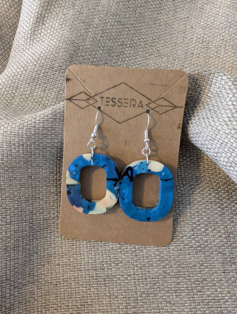Handgemachte Ohrringe Aus Recyceltem Plastik von TesseraRecycling
