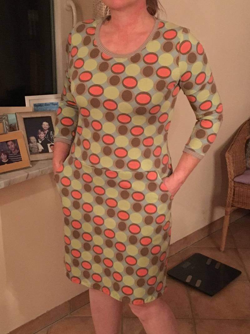 Schönes Jerseykleid Mit Retromuster in Größe M von TessiVonAndrea