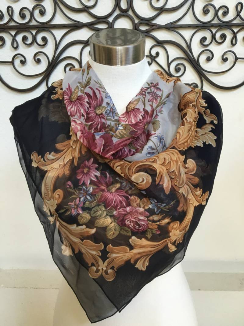 Vintage Smithsonian Institut 1996 Schwarz Rosa Blumen Seide Quadrat Schal Made in Japan Tragbare Kunst von TexasCowgirlVintage