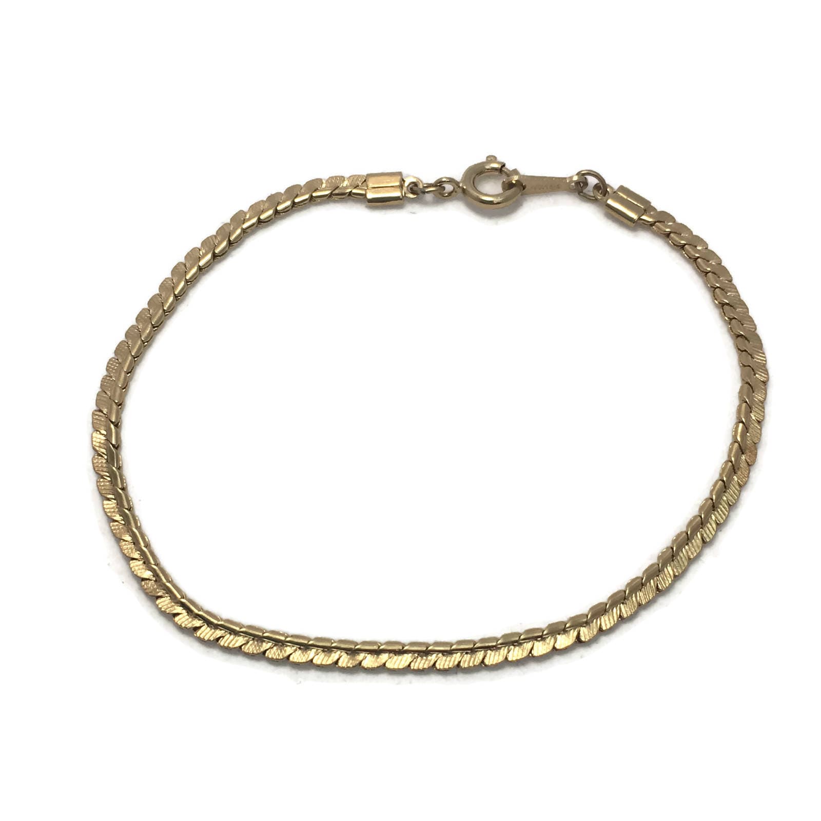 Avon Goldfarbenes Armband, Gewebte Kette, Feminines Fischgräten-Kettenarmband, Flaches Serpentinenglied 7, 75" Lang von TexasGalTreasures