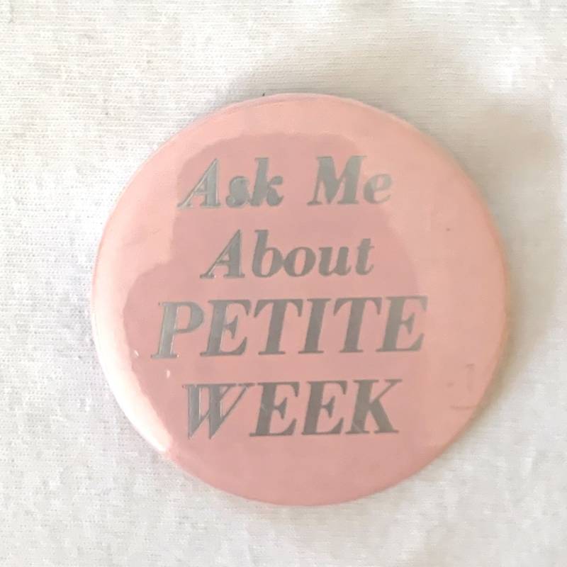 Frage Mich Nach Petite Week Pin Button Pink Silber Flair von TexasGalTreasures