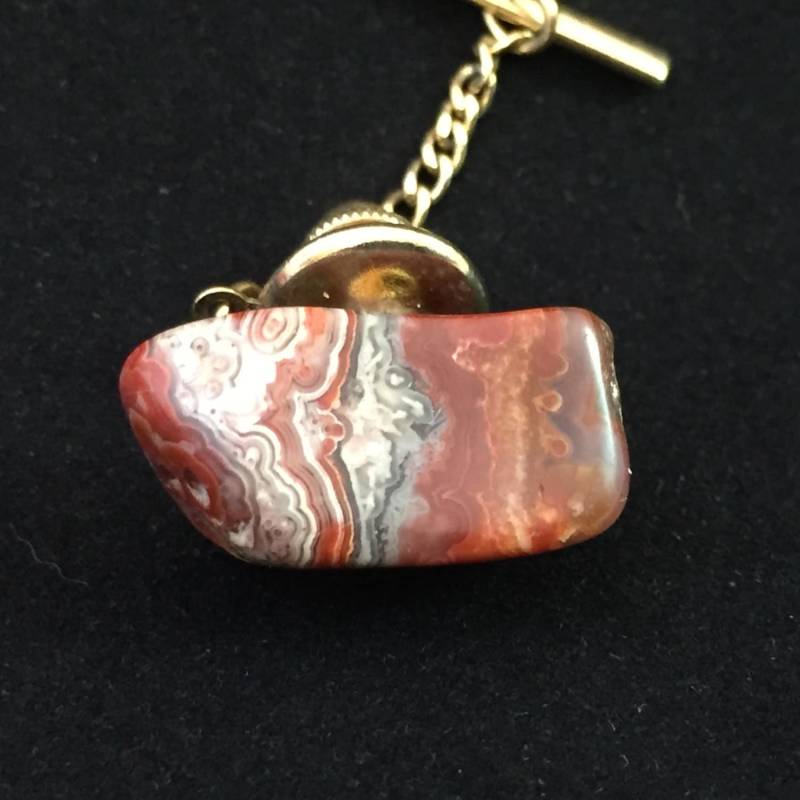 Krawattennadel Aus Orangefarbenem Achatstein Mit Sicherheitskette, Goldfarbener Polierter Achat, Zubehör Für Naturgeologie-Geologen, Anstecknadel von TexasGalTreasures