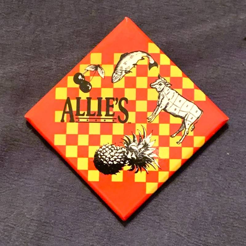 Square Allie Es Pinback Button Pin Rot Gelb Kuh Fisch Kirschen Ananas Restaurant Store Metzger von TexasGalTreasures