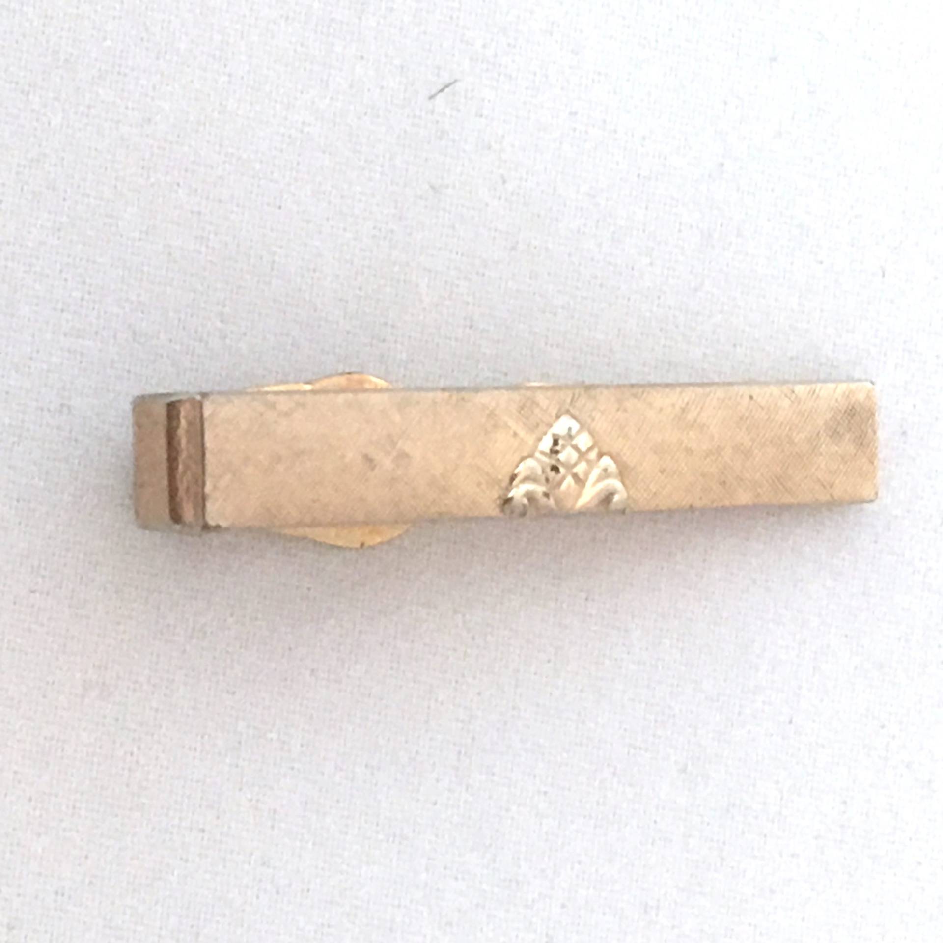 Swank Goldton Geätzte Krawattennadel, Blatt-Design, Rand, 3, 8 cm, Herren-Accessoire, Krawattenklammer, Krawattenverschluss, Herren-Accessoires Swank Goldton Geätzte Krawattennadel, Blatt-Design, Rand, 3, 8 cm, Herren-Accessoire, Krawattenklammer, Krawattenverschluss, Herren-Accessoires von TexasGalTreasures