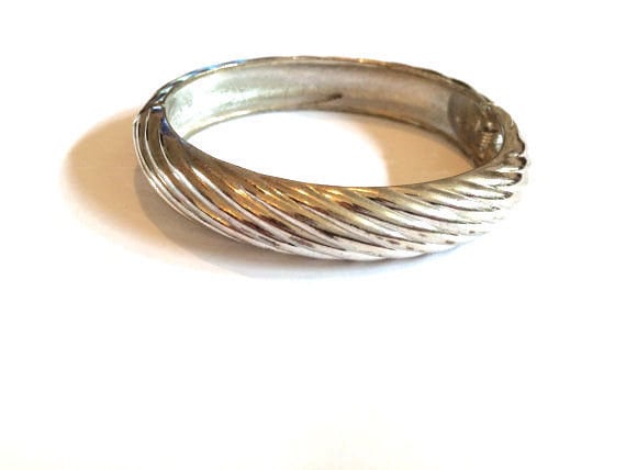 Swirl Silberfarbener Klemm-Armreif, Silberfarbenes Klemm-Armband von TexasGalTreasures
