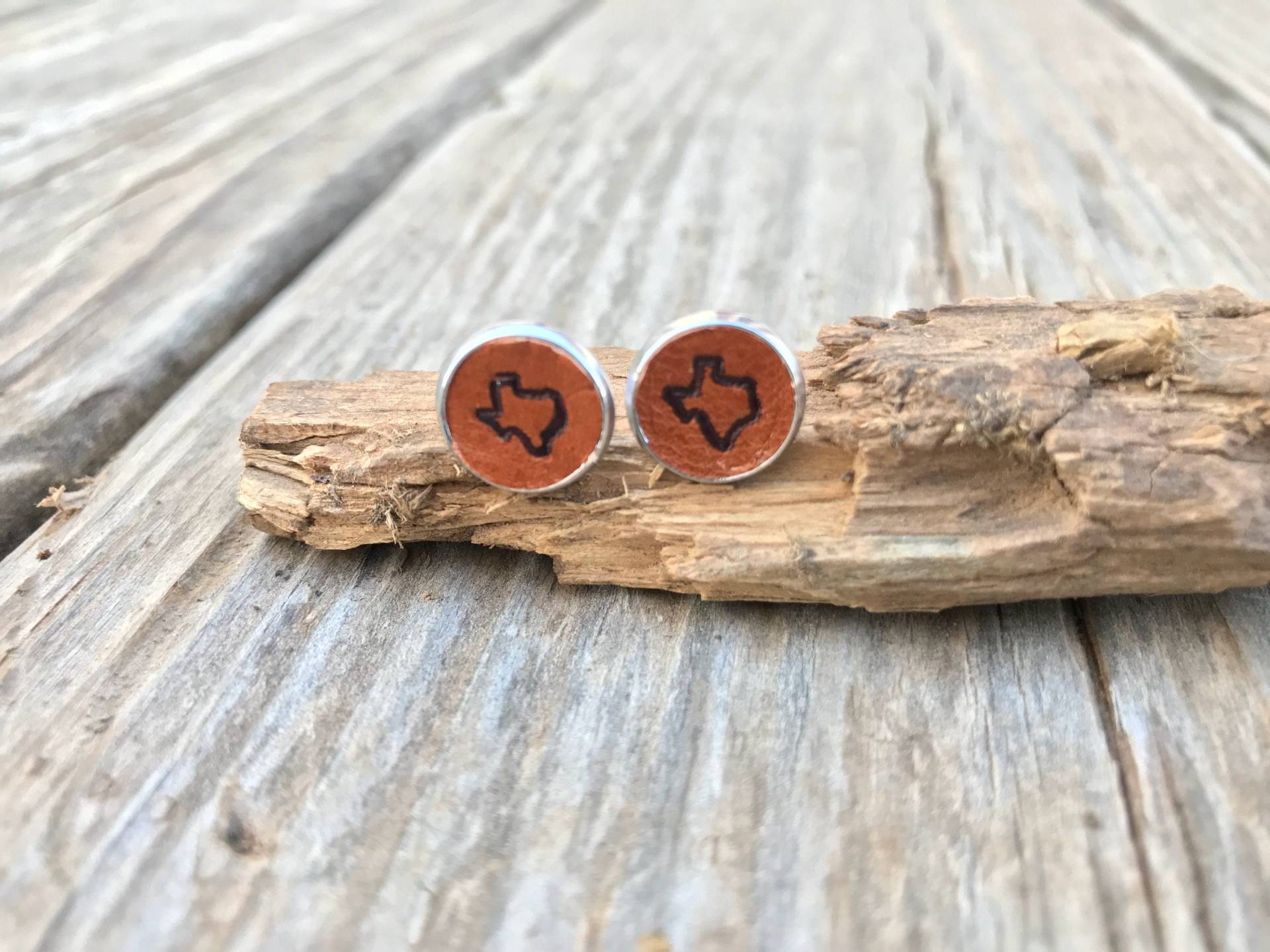 Leder Ohrstecker, Gestempelt, Zustand Schmuck, 10mm Leder Ohrstecker, Gestempelt, Zustand Schmuck, 10mm von TexasRoanDesigns