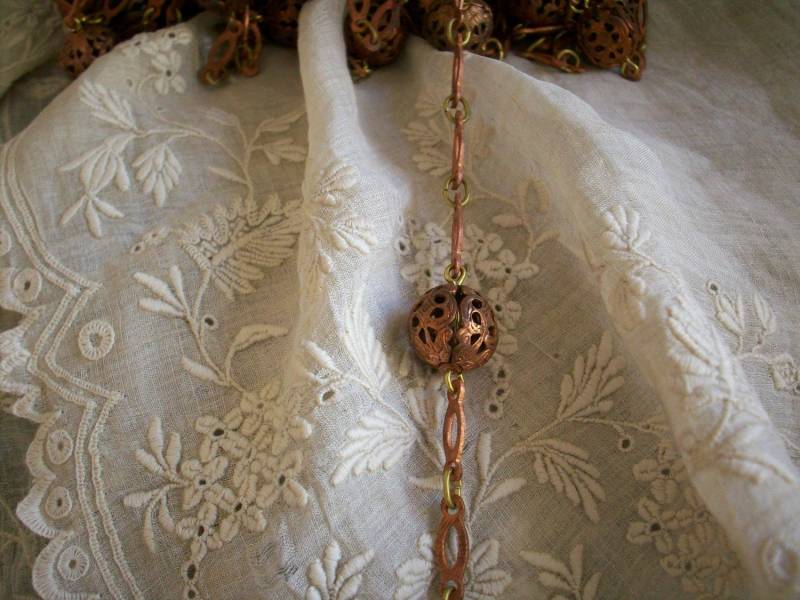 2 Meter 1940Er Jahre Kupferkette Mit Filigraner Kugel Verziehrt, Mehrerst von TextileArtLace