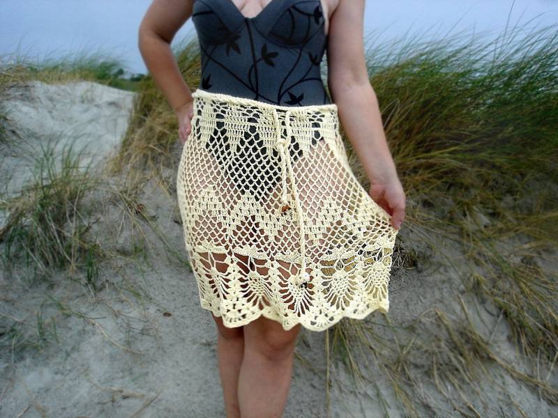 Gehäkelter Rock Strandrock Mini Poncho Stola Wrap Cape in Gelb Baumwolle von TextileDreamsByIRYNA