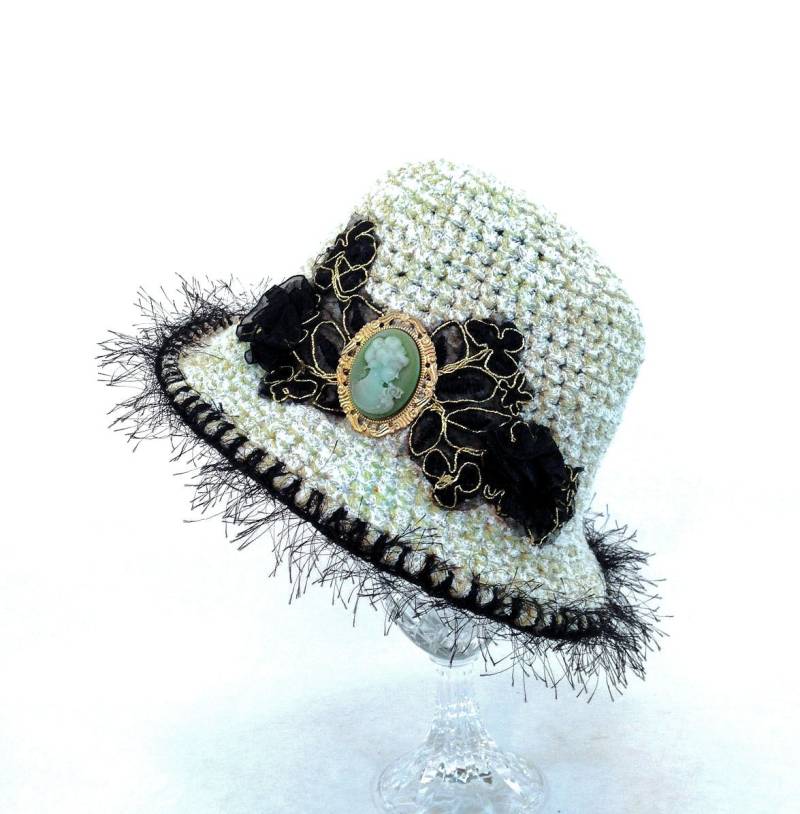 Unikat Handgemachte Mütze Flapper Hut Ooak Millinery Statement Hut Häkeln Cloche Hut, Breite Krempe Flapper Style, Damen Fedora von TextileDreamsByIRYNA