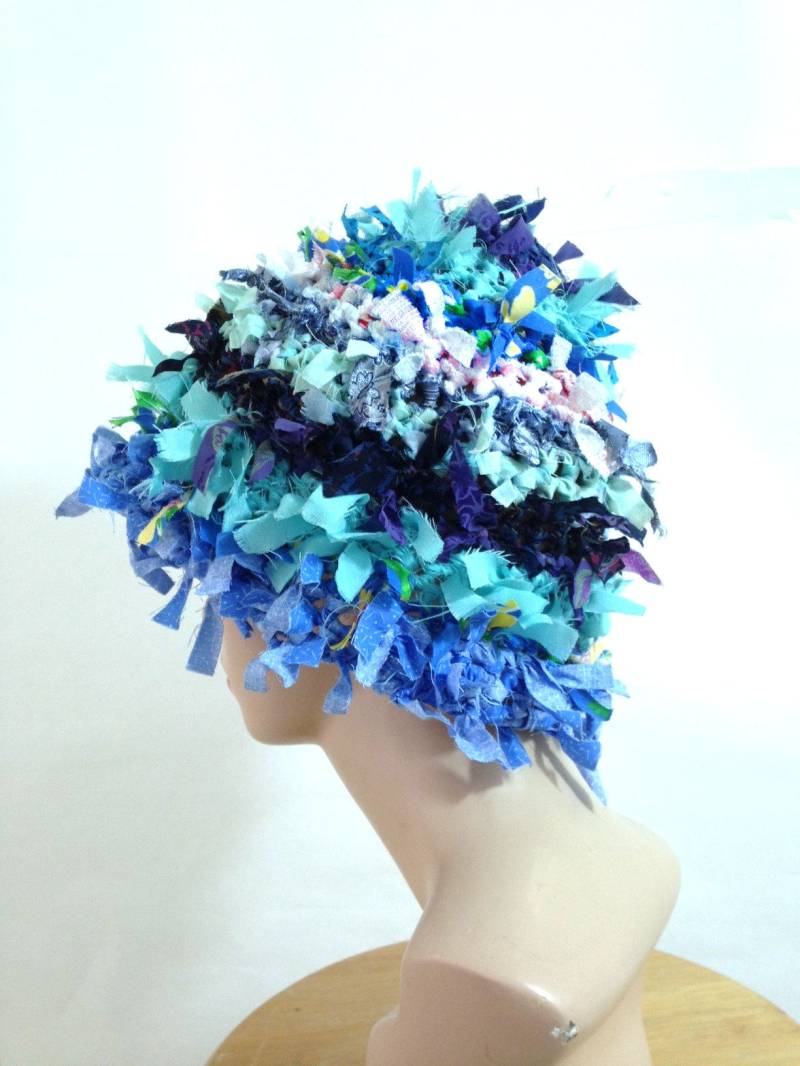 Verrückter Boho Hut Häkelmützen Für Frauen Funky Rag Blau Sommer Statement Cool Crazy Hat Beanie Cloche Shabby Chic Jeanshut von TextileDreamsByIRYNA