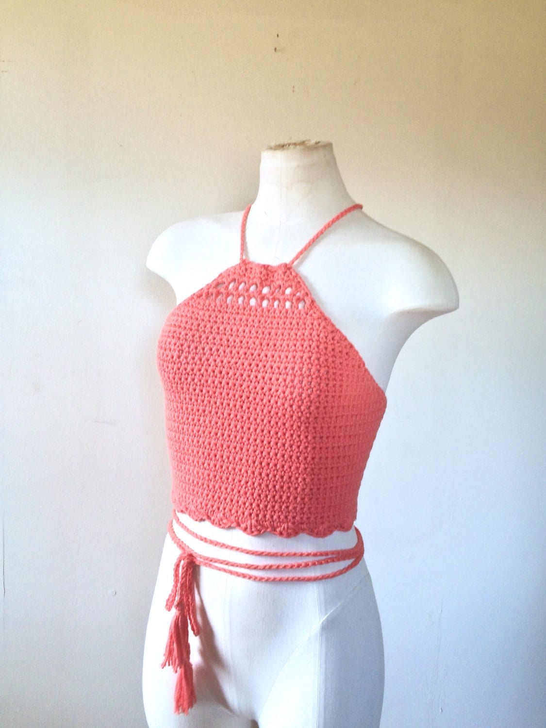 Gehäkeltes Neckholder Top. Crop Festival Sommer Top - "Sugar Magnolia" von TextileJukebox