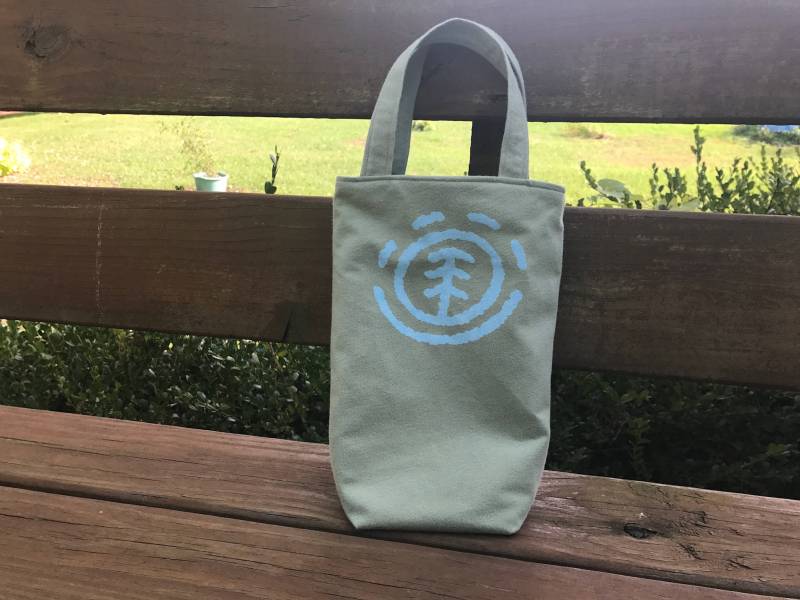 Armee Grün Und Hellblau, Baum Im Kreis Design Upcycled T-Shirt Einkaufstasche, Stricktasche, Umfunktioniert, Element Symbol von TextileStockpile