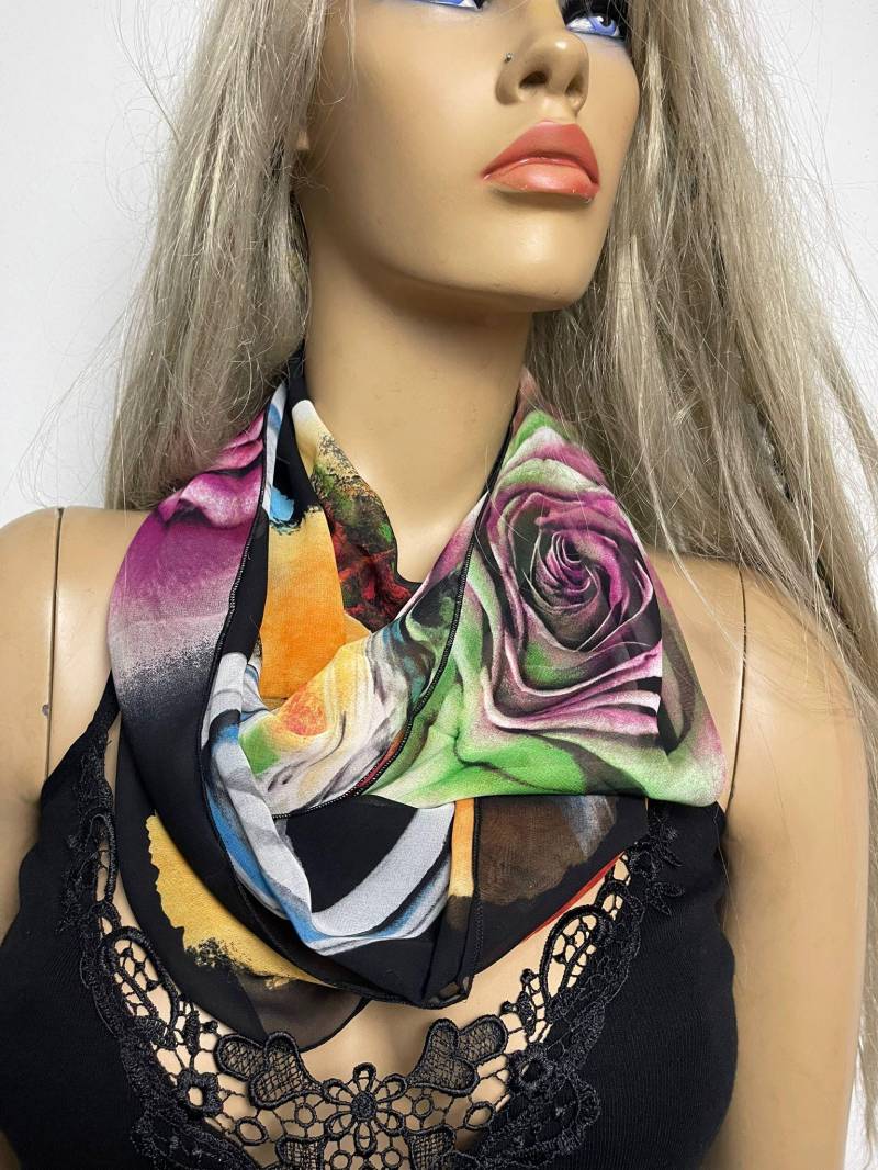 Bunte Rosen Chiffon-Infinity-Schal, Chiffon Kutte Sofortige Befriedigung Bunte Rosen Chiffon-Infinity-Schal, Chiffon Kutte Sofortige Befriedigung von Textilemonster