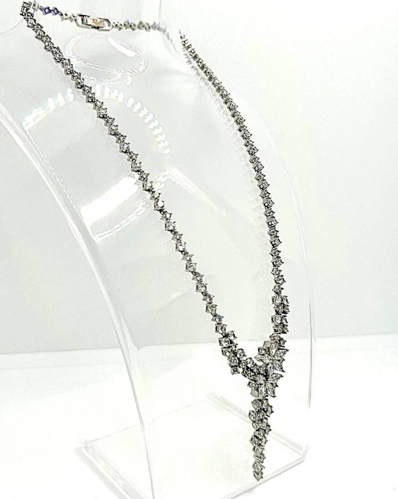 925Er Silber Collier Mit Königlicher Eleganz Florale Zirkonia-Komposition Im Diamant-Look Luxuriös Feminin 925Er Silber Collier Mit Königlicher Eleganz Florale Zirkonia-Komposition Im Diamant-Look Luxuriös Feminin von TezsahShop