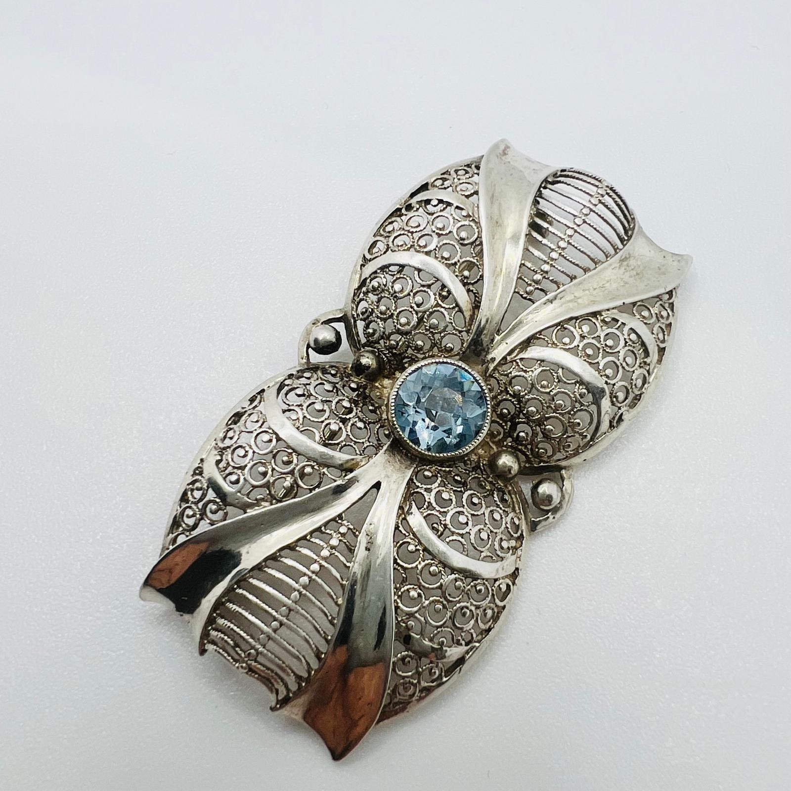Antique Art Deco 835 Silver Brooch With Filigree Work & Aquamarine Vintage Accessoires Antique Art Deco 835 Silver Brooch With Filigree Work & Aquamarine Vintage Accessoires von TezsahShop