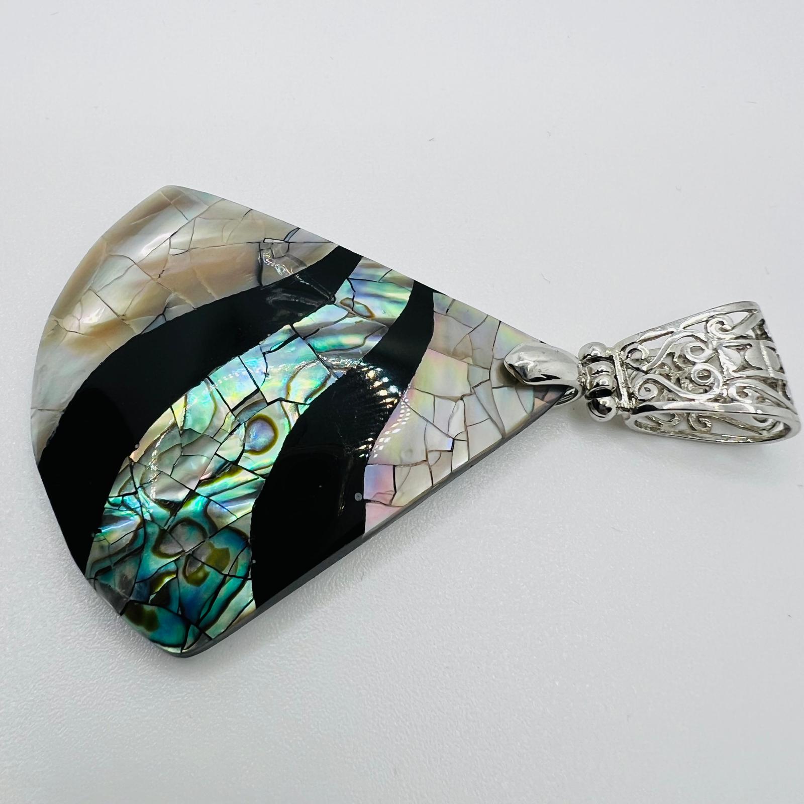 Handgefertigter Perlmutt-Anhänger Unikat Edelstahl Mit Filigraner Eleganz Handgefertigter Perlmutt-Anhänger Unikat Edelstahl Mit Filigraner Eleganz von TezsahShop
