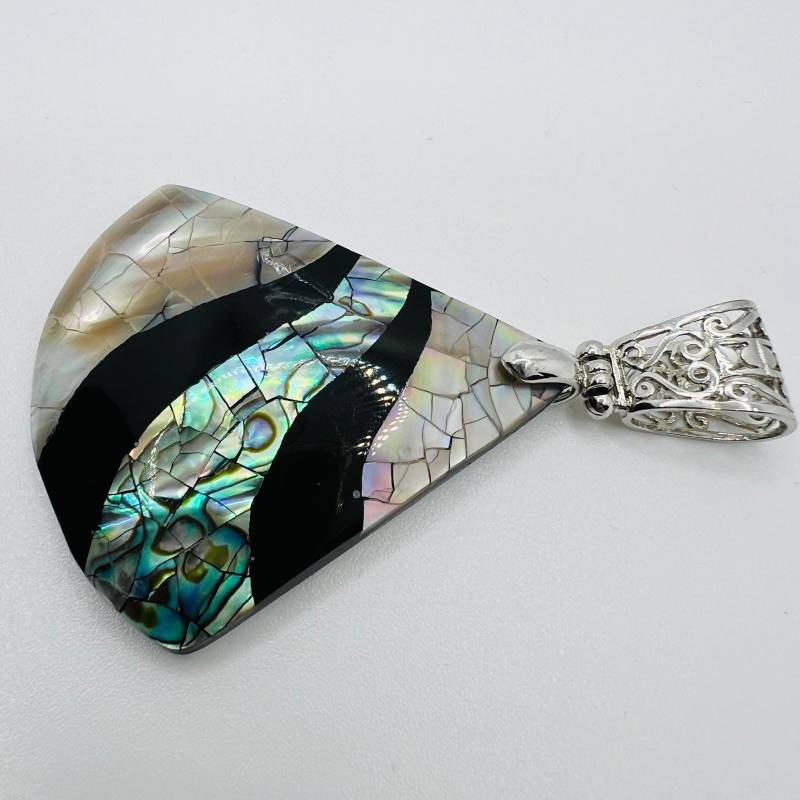 Handgefertigter Perlmutt-Anhänger Unikat Edelstahl Mit Filigraner Eleganz Handgefertigter Perlmutt-Anhänger Unikat Edelstahl Mit Filigraner Eleganz von TezsahShop