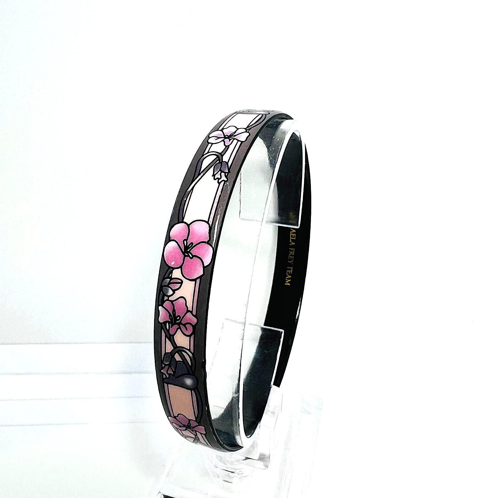 Michaela Frey Team Vintage Armreif | Emaille Blüten Design Bangle Michaela Frey Team Vintage Armreif | Emaille Blüten Design Bangle von TezsahShop