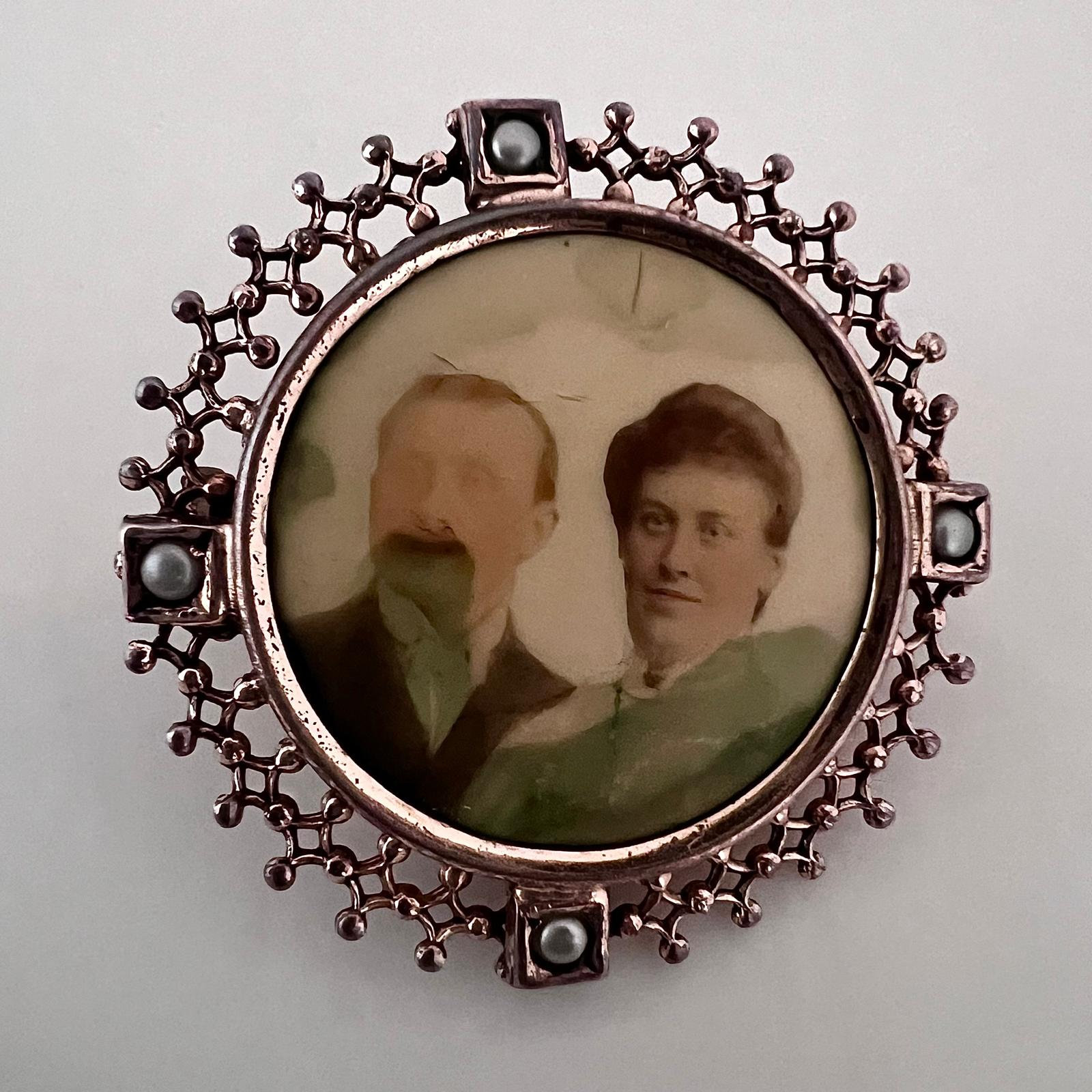 Vintage Foto Brosche Mit Echten Perlen True Schmuck von TezsahShop