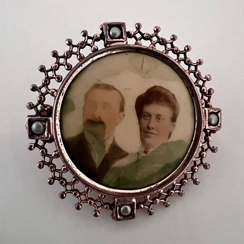 Vintage Foto Brosche Mit Echten Perlen True Schmuck von TezsahShop