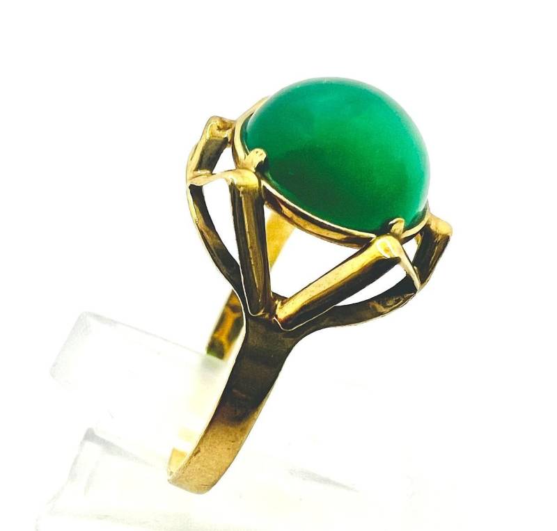 Vintage Ring 333 Gold Mit Grünem Chalcedon Cabochon, Größe 62/ 10 Chrysopras Vintage Ring 333 Gold Mit Grünem Chalcedon Cabochon, Größe 62/ 10 Chrysopras von TezsahShop