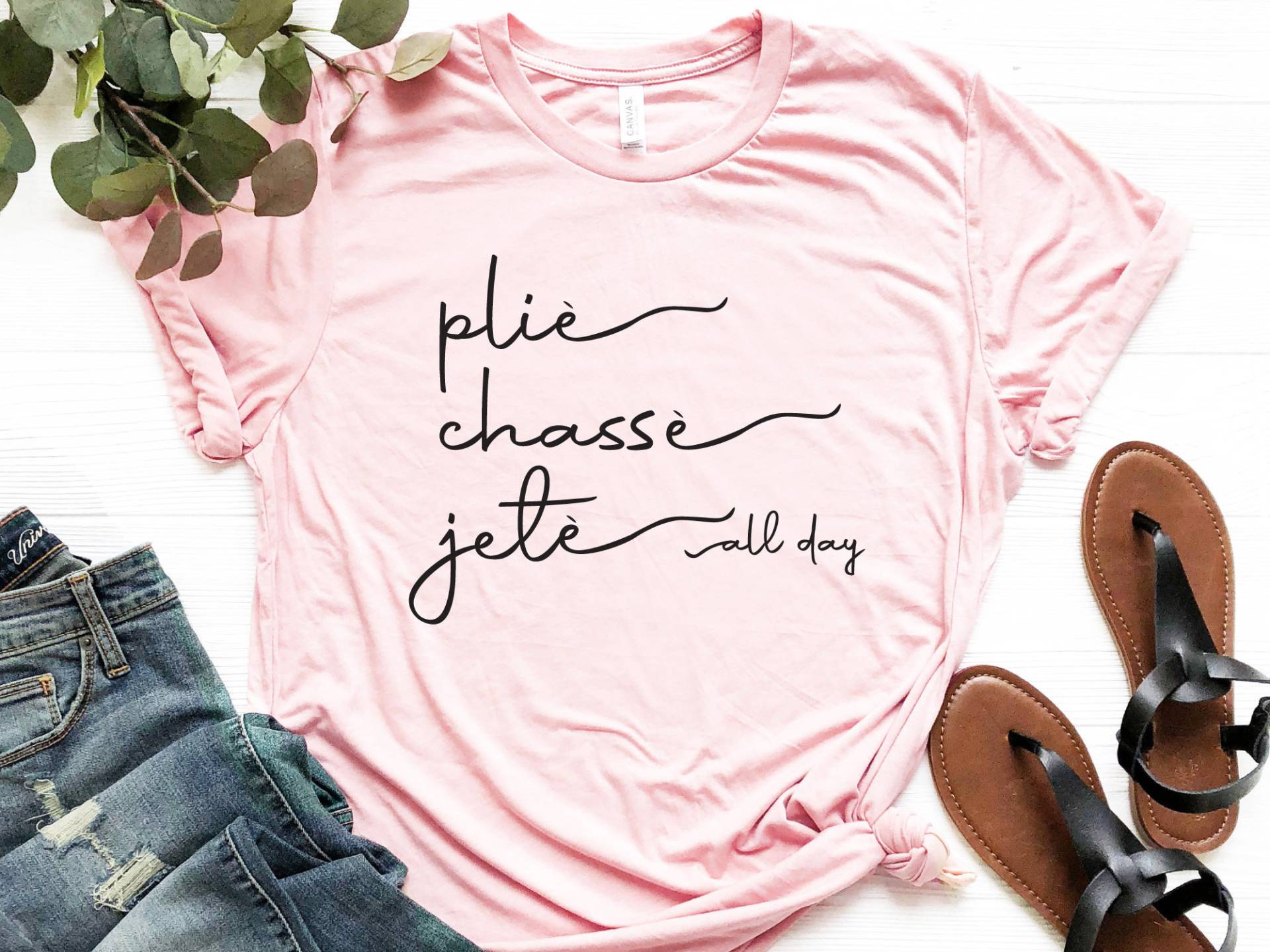 Plie Chasse Jete Ganztägig Shirt, Ballerina Balletttänzer Geschenk, Ballett Mädchen Tanzcoach Tshirt, Geschenk Für Tänzer von TezzDesign