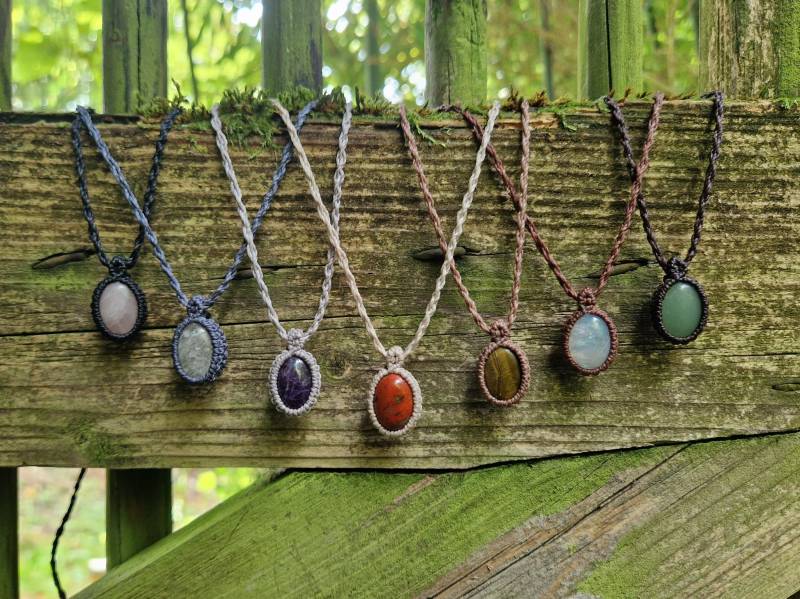 Edelstein | 13x18mm Macramé Halsketten Personalisierbar Mit Aventurin, Rosenquarz, Tigerauge, Roterjaspis, Bergkristall, Mondstein, Amethyst Edelstein | 13x18mm Macramé Halsketten Personalisierbar Mit Aventurin, Rosenquarz, Tigerauge, Roterjaspis, Bergkristall, Mondstein, Amethyst von ThInksArtByHeart