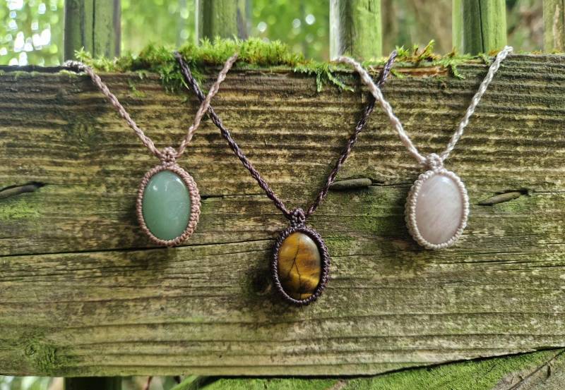 Edelstein | 18x25mm Macramé Halsketten Personalisierbar Mit Aventurin, Rosenquarz Oder Tigerauge Edelstein | 18x25mm Macramé Halsketten Personalisierbar Mit Aventurin, Rosenquarz Oder Tigerauge von ThInksArtByHeart