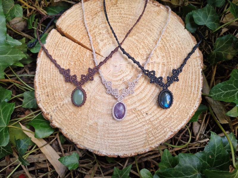 Edelstein Macramé Halsketten Personalisierbar Mit Aventurin, Rosenquarz, Tigerauge, Bergkristall, Mondstein, Amethyst, Labradorit Edelstein Macramé Halsketten Personalisierbar Mit Aventurin, Rosenquarz, Tigerauge, Bergkristall, Mondstein, Amethyst, Labradorit von ThInksArtByHeart
