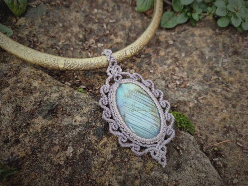 Labradorit Makramee Anhänger Halskette Messingreif Labradorit Makramee Anhänger Halskette Messingreif von ThInksArtByHeart