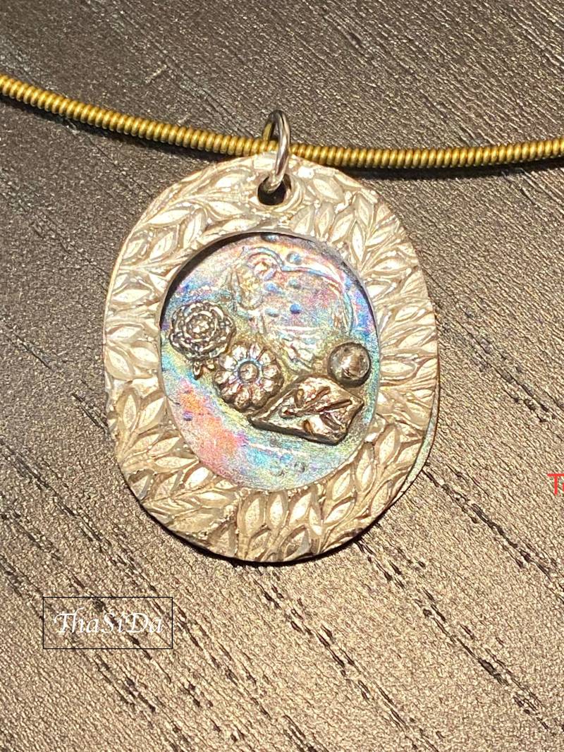 Anhänger Aus Silber, Zweilagig, Mit Vielen Überraschenden Details. Eigenes Design, Eigene Handarbeit. Finde Die Versteckte Eulen-Silhouette Anhänger Aus Silber, Zweilagig, Mit Vielen Überraschenden Details. Eigenes Design, Eigene Handarbeit. Finde Die Versteckte Eulen-Silhouette von ThaSiDa