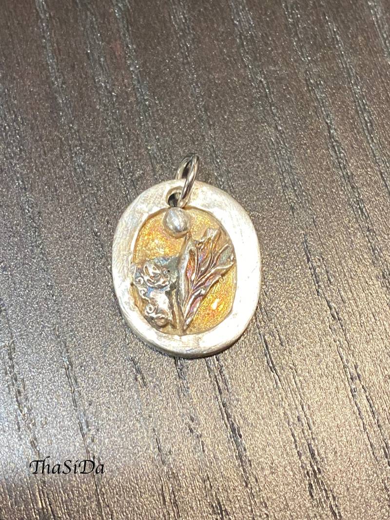 Dimensionaler Silberanhänger Mit Tiefem Blumenmuster, Patina, Handgearbeitet, Eigenes Design Von Grund Auf. Elegant, Einzigartig Dimensionaler Silberanhänger Mit Tiefem Blumenmuster, Patina, Handgearbeitet, Eigenes Design Von Grund Auf. Elegant, Einzigartig von ThaSiDa