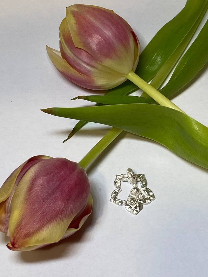 Handgefertigter Silber Blumenkorb Anhänger, Einzigartiger Stern Charm von ThaSiDa