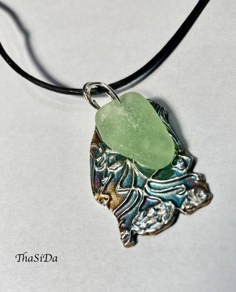 Seeglas Mit Silber Anhänger. Teil Meiner Strandkollektion.erstaunlich Strukturierter Anhänger Atemberaubendem Grünem Schönen Patinafarben von ThaSiDa