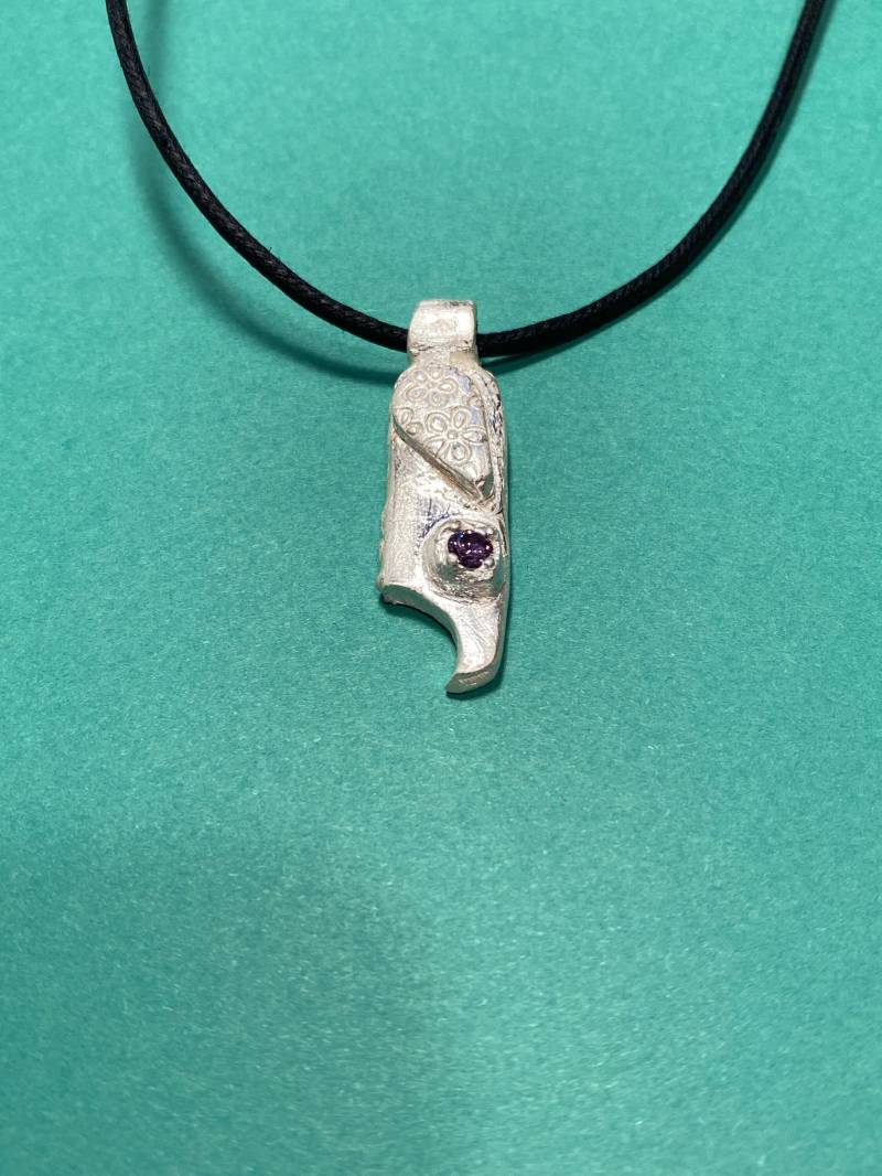 Vogelmann-sterlingsilber-Anhänger Mit Lila Cz von ThaSiDa