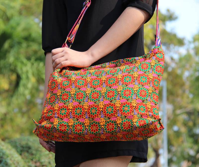 Rot Grün Boho Crossbody Tasche Gewebt Hobo Bag Sommer Hippie Floral Damen Schulter Geldbörse Chic Schultertasche von ThaiHandmadeDelights