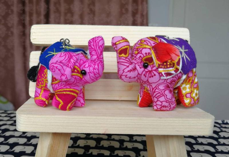 Elefant-Schlüsselanhänger Stoff Paare-Geschenk-Set Handarbeit Elefant Geschenke Paare Schlüsselanhänger Jahrestagsgeschenk Und Geschenk Für von ThaiHomemadeandCraft