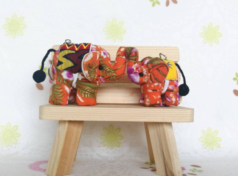 Elefant-Schlüsselanhänger Stoff Paare Geschenkset Handgemachte Elefantgeschenke Schlüsselbund Elefant-Jubiläumsgeschenk Und Geschenk Für Frauen Elefant-Schlüsselanhänger Stoff Paare Geschenkset Handgemachte Elefantgeschenke Schlüsselbund Elefant-Jubiläumsgeschenk Und Geschenk Für Frauen von ThaiHomemadeandCraft