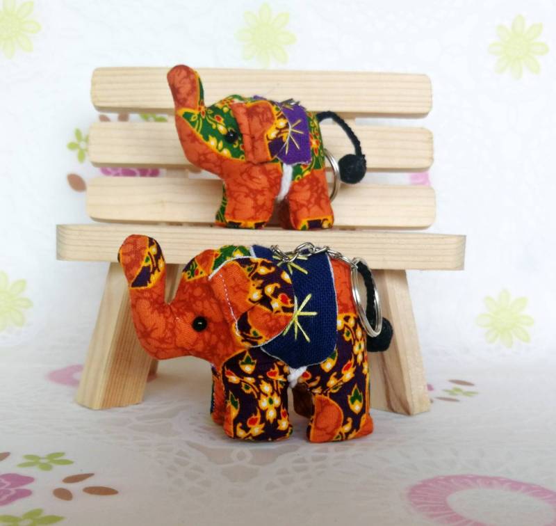 Elefant-Schlüsselanhänger Stoff Paare Geschenkset Handgemachte Elefantgeschenke Schlüsselbund Elefant-Jubiläumsgeschenk Und Geschenk Für Frauen Elefant-Schlüsselanhänger Stoff Paare Geschenkset Handgemachte Elefantgeschenke Schlüsselbund Elefant-Jubiläumsgeschenk Und Geschenk Für Frauen von ThaiHomemadeandCraft