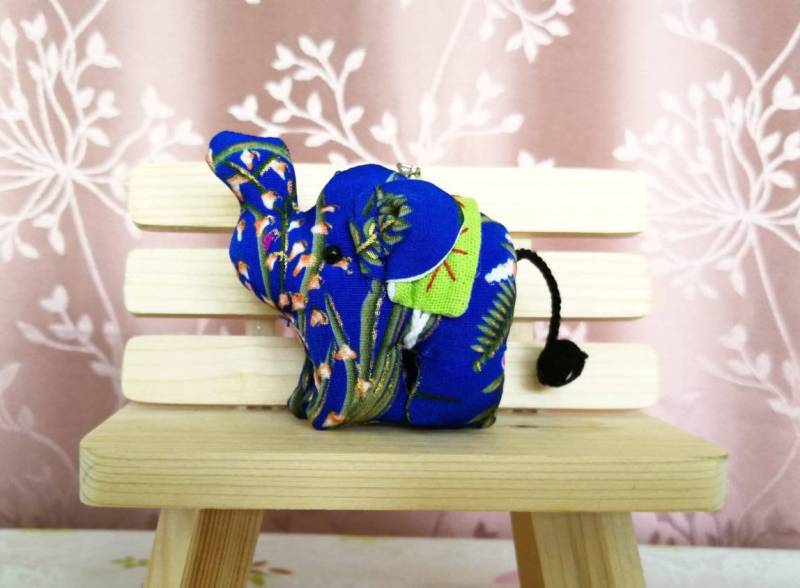 Schlüsselanhänger Elefant Stoff Handgemacht Thailand Hochzeit Für Geburtstagsgeschenk Charme Niedliche Puppe Schlüsselring Keychain Geschenk Sie von ThaiHomemadeandCraft