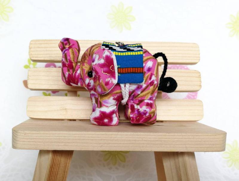 Schlüsselanhänger Elefant Stoff Handgemacht Thailand Hochzeit Für Geburtstagsgeschenk Charme Niedliche Puppe Schlüsselring Keychain Geschenk Sie von ThaiHomemadeandCraft