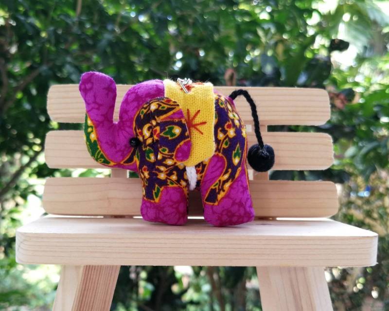 Schlüsselanhänger Elefant Stoff Handgemacht Thailand Hochzeit Für Geburtstagsgeschenk Charme Niedliche Puppe Schlüsselring Keychain Geschenk Sie von ThaiHomemadeandCraft